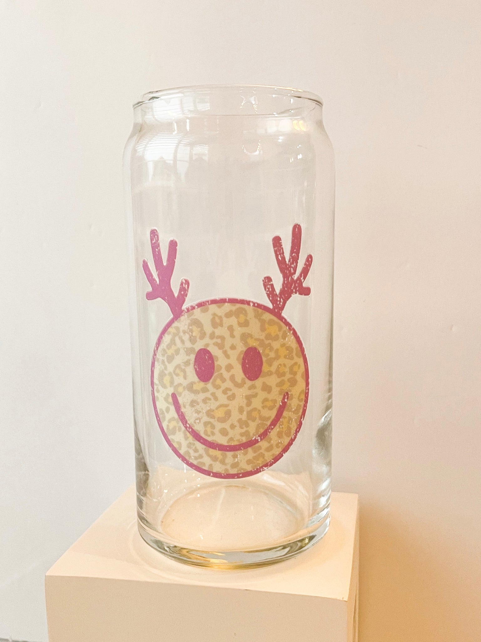 20 oz Happy Face reindeer Can Glass